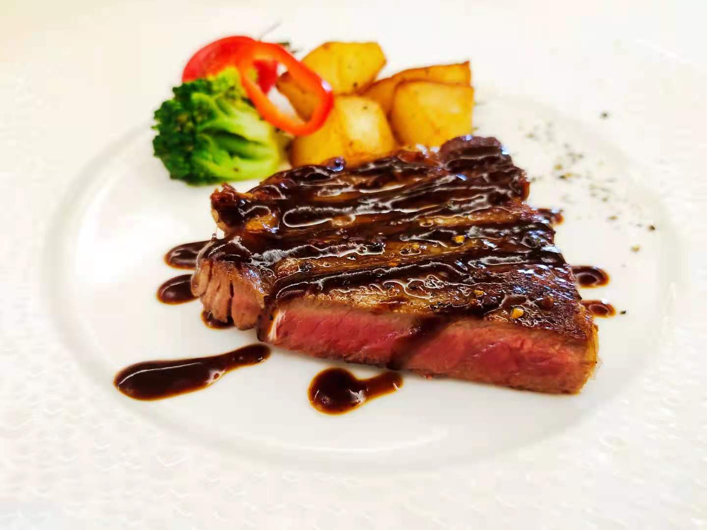 原價78元的牛排套餐只賣8.88元，吃起來就是個這？！